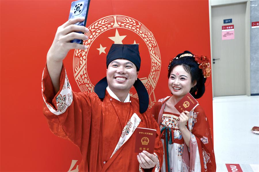 “甜蜜520”西安迎来婚姻登记高峰
