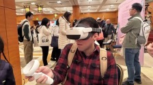 7000多美国民众排队体验兵马俑手绘 陕西文物亮相中国驻美大使馆