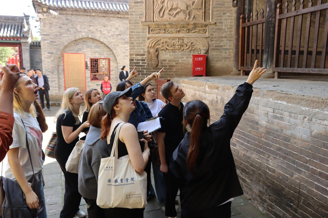 陕西渭南：月圆共此时 中外学子仓颉庙探寻汉字之源_fororder_图片1