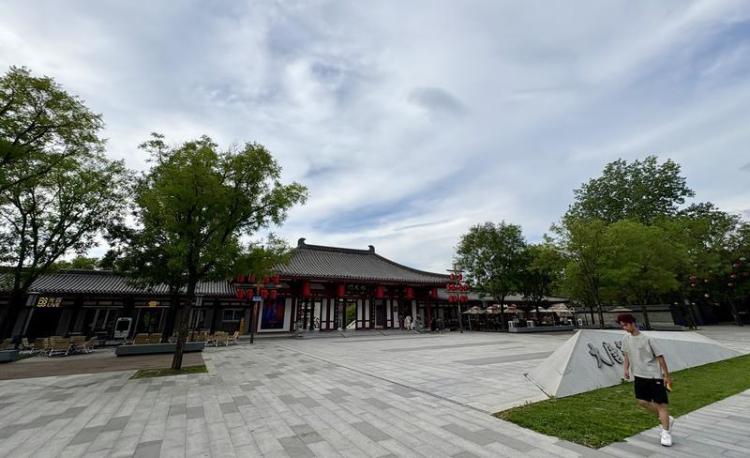 蓝天白云美景如画