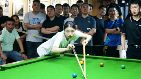 Bai Yulu, jeune femme de Weinan : de sa ville natale à la scène mondiale, à la poursuite de son rêve de Snooker