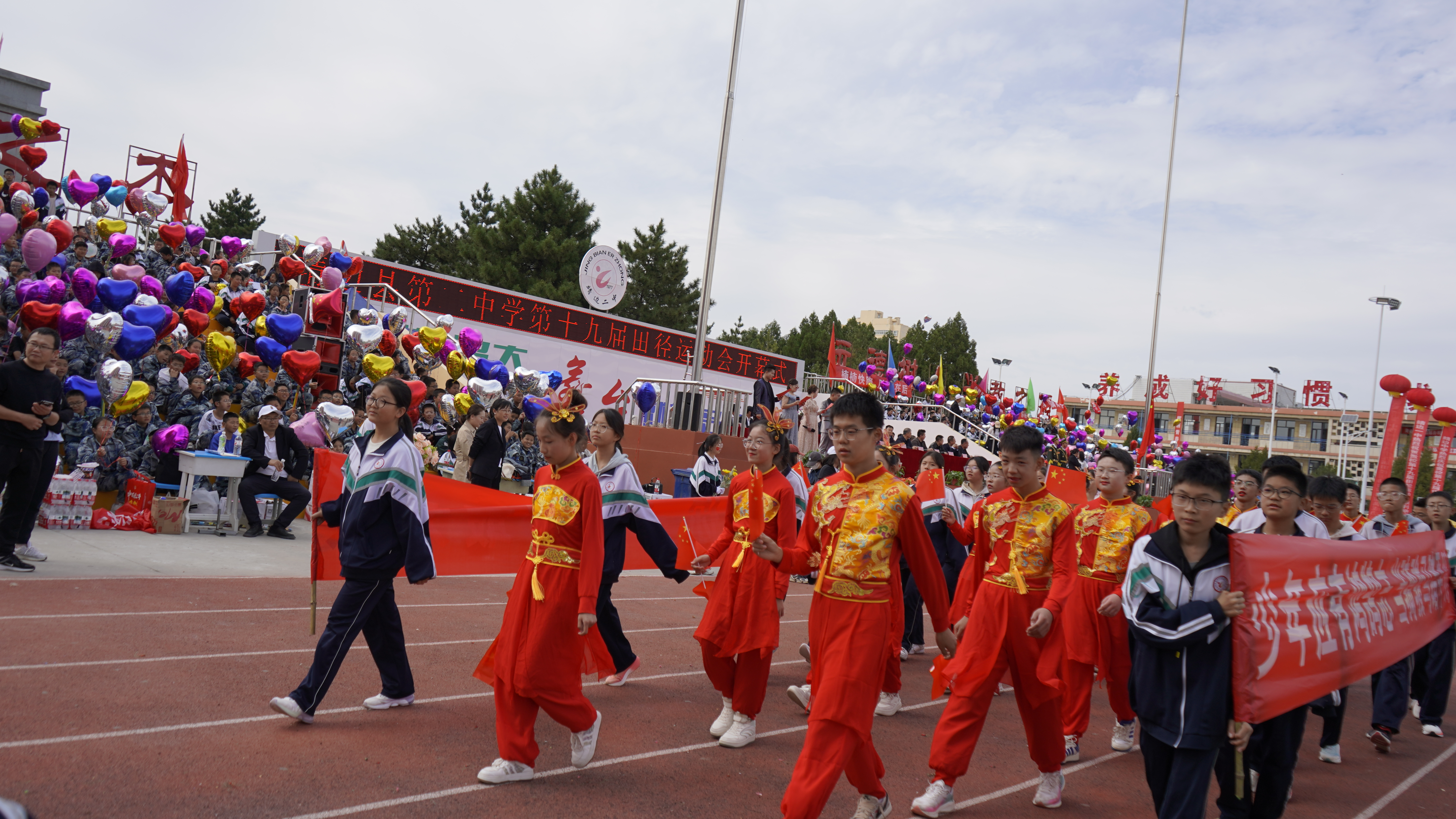 榆林靖边：运动会开幕燃爆校园 千余名青少年竞展青春锋芒_fororder_图片4