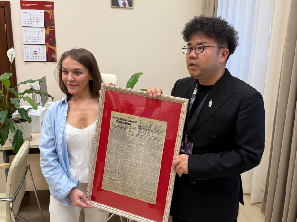 75年前的报纸跨越万里“回家”！陕西省政协委员在俄获特殊礼物“时光胶囊”_fororder_图片1