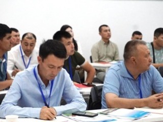 فكّ الشفرة الذكية للزراعة في مدينة وينان: مزارعو آسيا الوسطى يعودون إلى الصين لاكتساب الخبرة_fororder_ef939e2540e849bc91446bab247daa07.415x276