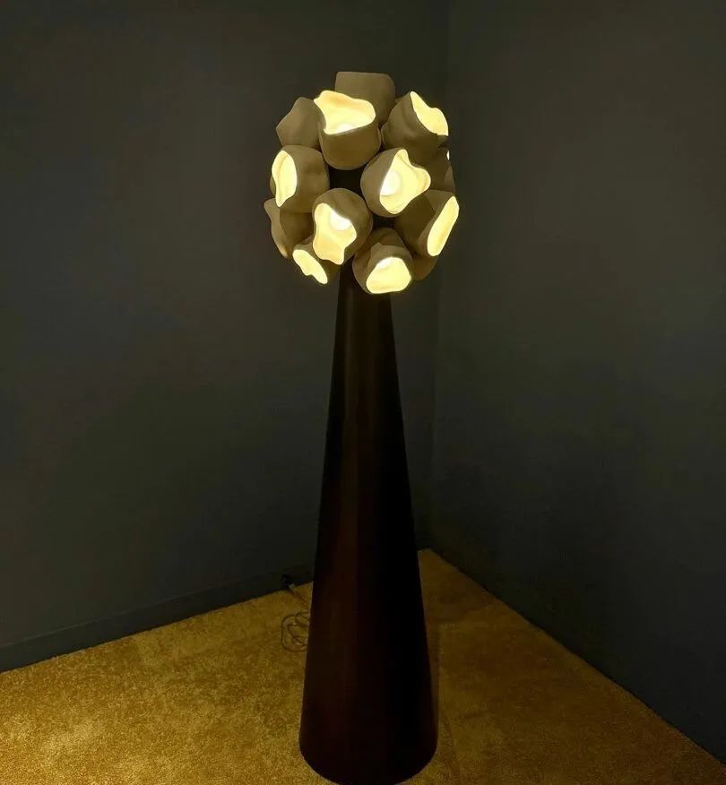 在蓝天里畅想和舒展 2024迈阿密设计展一瞥 在蓝天里畅想和舒展 2024迈阿密设计展一瞥