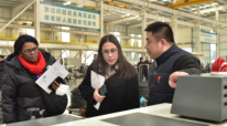2025年驻华外交官邯郸行丨触摸产业脉动 感知中国匠心_fororder_3