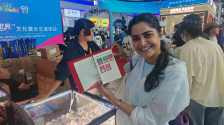 【炫彩世界】BeijingService三周年粉丝团打卡“炫彩世界”：逛展集贴、赴约京郊，满载而归