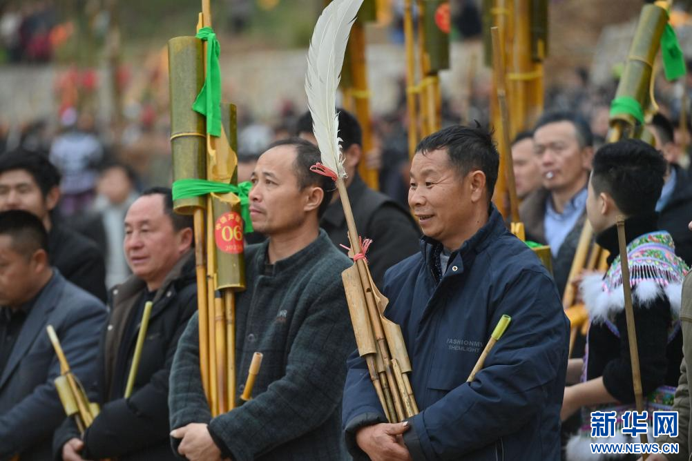 广西融水：万人同庆百鸟衣芦笙坡会