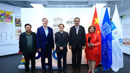 联合国教科文组织东亚地区多部门办事处主任和代表夏泽翰教授到访中心。_fororder_7