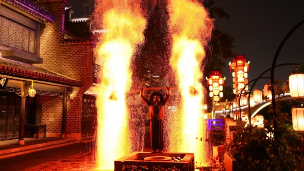 外国网红喊你来巡镇：这是一场属于火的盛宴（视频）