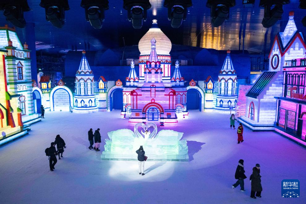 冰雪未消融 世界最大室内冰雪主题乐园重启