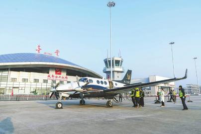 四川开通首条通航载人运输定期航线 四川开通首条通航载人运输定期航线