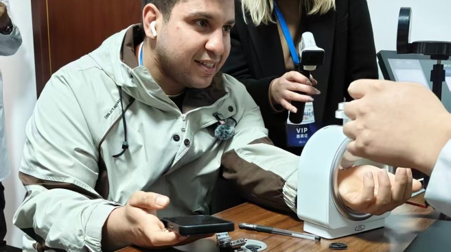 【2025打卡中国】中医+AI能有多惊喜？埃及网红博主：这就是未来发展方向！_fororder_中医