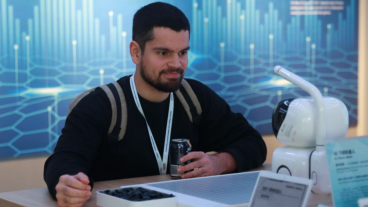 【全球南方Z世代看北京】国际网红博主体验北京“智造”实力 解锁新质生产力科技样本（组图）