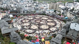 贵州凯里：盛装起舞闹新春 芦笙舞动“甘囊香”