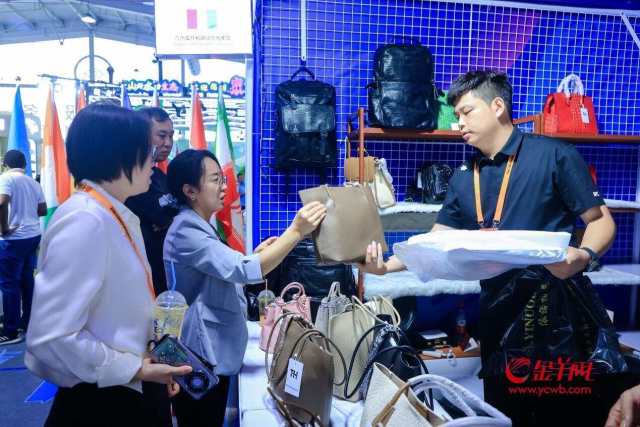 第十届“炫彩世界”开幕，一站打卡全球风情