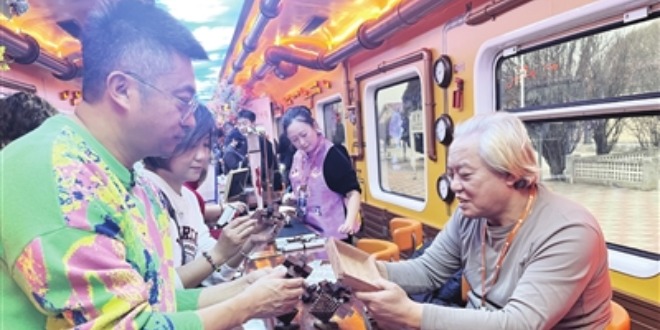 乘“津旅时光号” 感受非遗魅力