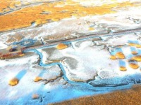 辽宁盘锦：冰雪奇观  “红滩卧雪”