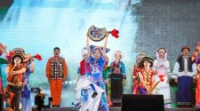 黔西南州民族歌舞剧《锦·蓝》精彩上演