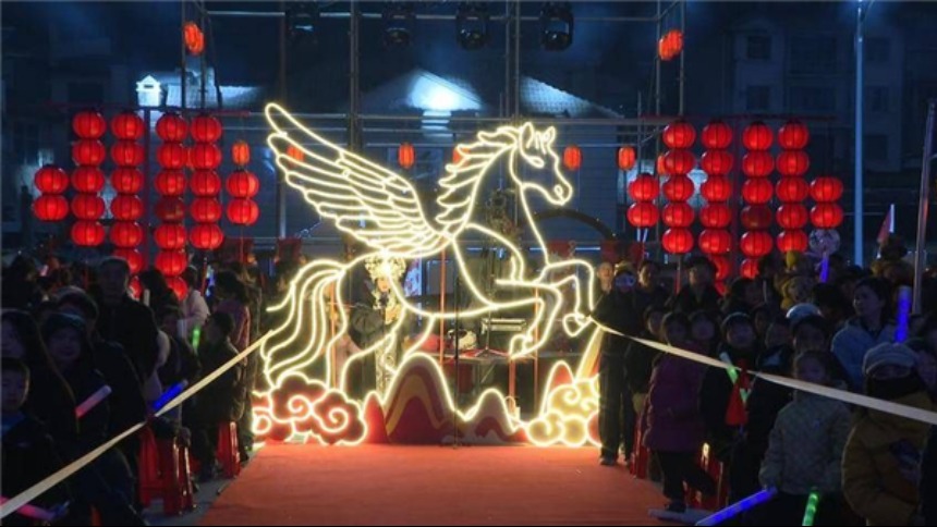 宜昌长阳：骏马骧腾启新程 舟行和美迎春归