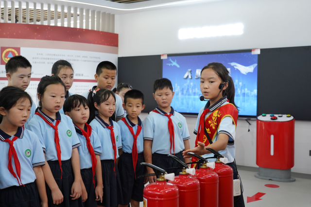 黄山市屯溪区：开展国防活动 筑牢青春安全线_fororder_图片4png