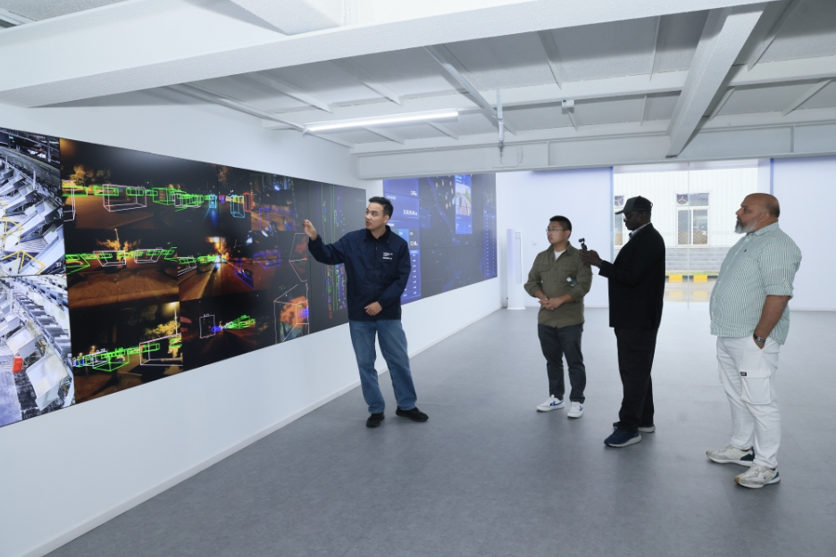 【魅力北京】梦想照进现实！沙特摄制组“对话”智能制造