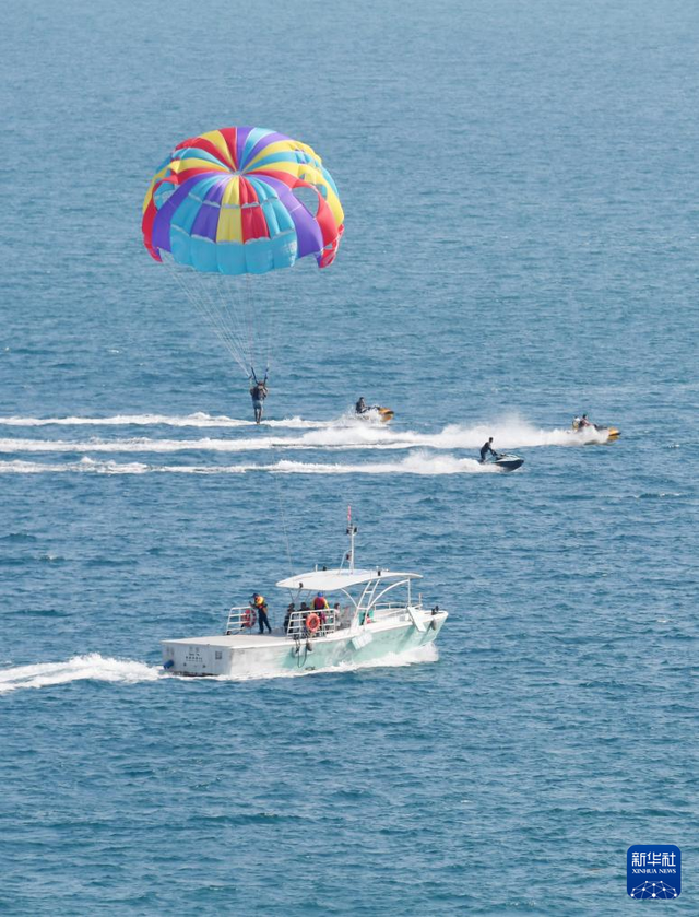 三亞:椰風海韻熱情不減 錯峰遊持續火爆 三亞:椰風海韻熱情不減 錯峰遊持續火爆