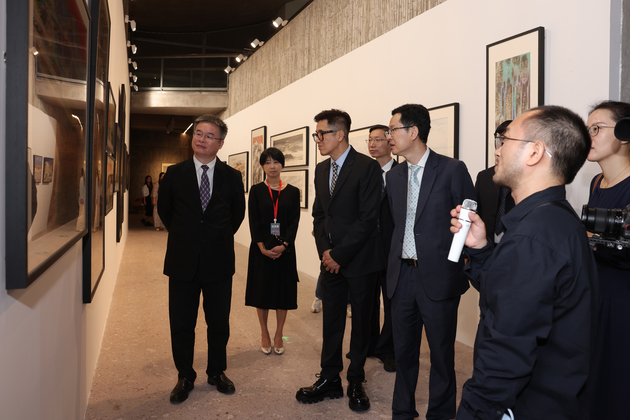 “融合与对话：2024港澳视觉艺术双年展”首展落地杭州