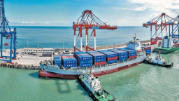 泉州港开通首条仁川港外贸集装箱航线_fororder_ead6e6b2396d49399b72884b3460b18e.1000x666.960x2147483647