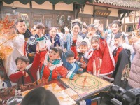 蓉城春节品村糖 烟火氤氲年味长