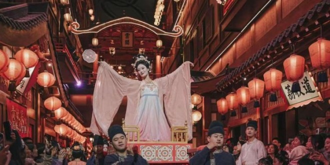 沉浸式体验再升级 长安十二时辰主题街区焕新迎客_fororder_61c2289105884bd7ada4d7b33a184e75.1920x1280.750x2147483647