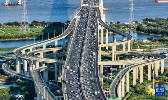 飞阅粤港澳大湾区跨江跨海通道群