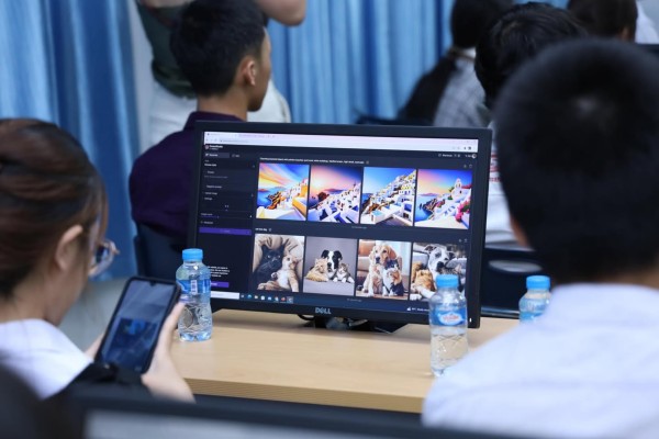 [Typical Case] Laos · Vientiane Youth Generative AI Education Workshop × Art Marathon Project_fororder_老挝⻘年广播电台报道照片1