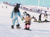 吉林“雪假” 孩子们在冰雪里玩嗨了！