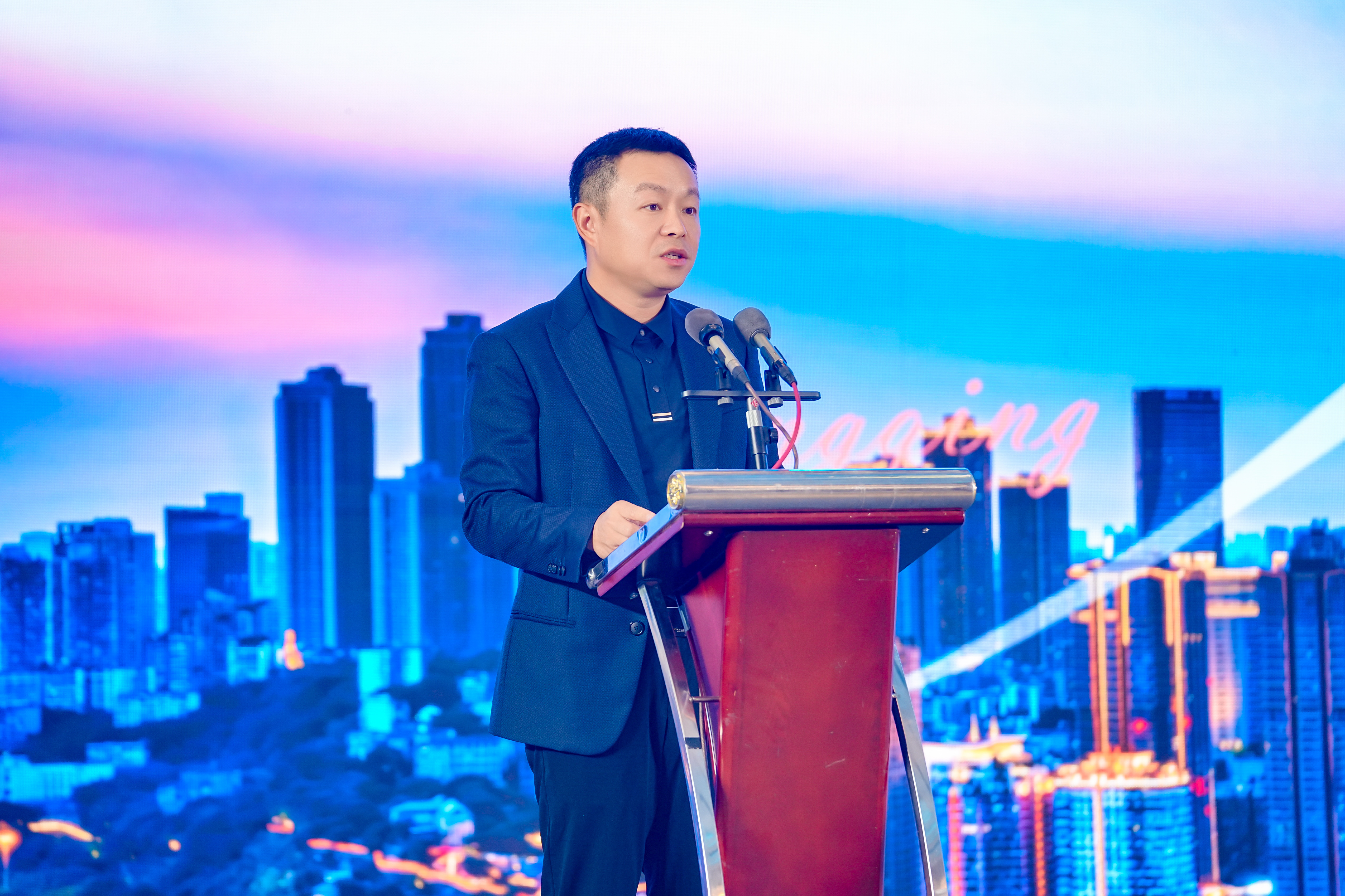 网聚指尖力量 点亮网络公益——“vivo拍拍?新重庆”城市影像网络公益活动在重庆启动 网聚指尖力量 点亮网络公益——“vivo拍拍?新重庆”城市影像网络公益活动在重庆启动