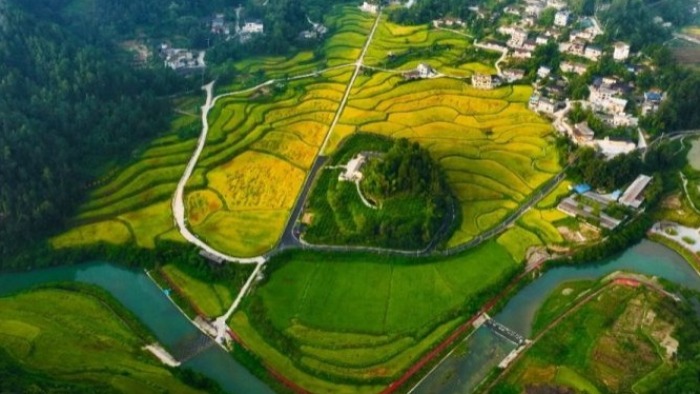 重庆黔江：水美乡村秋色浓