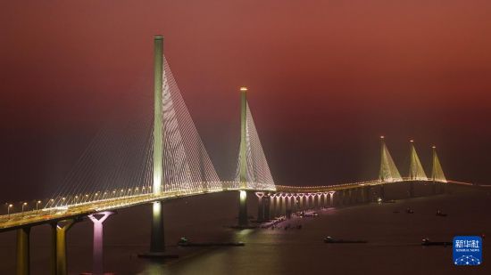 飞阅粤港澳大湾区跨江跨海通道群