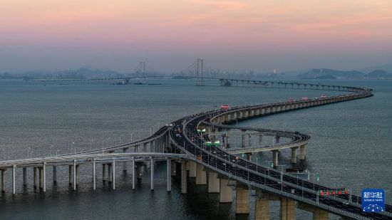 飞阅粤港澳大湾区跨江跨海通道群