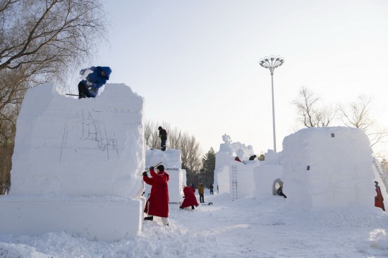 第27届哈尔滨国际雪雕比赛开铲