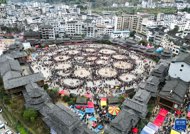 贵州凯里：盛装起舞闹新春 芦笙舞动“甘囊香”