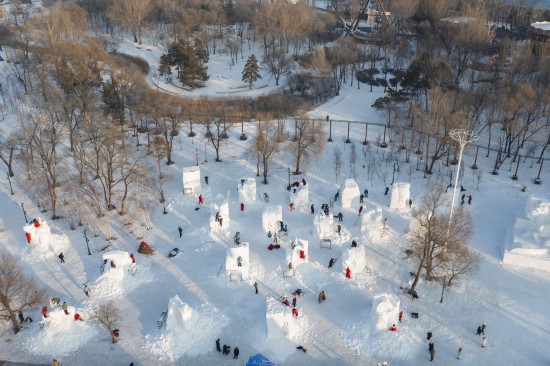 第27届哈尔滨国际雪雕比赛开铲