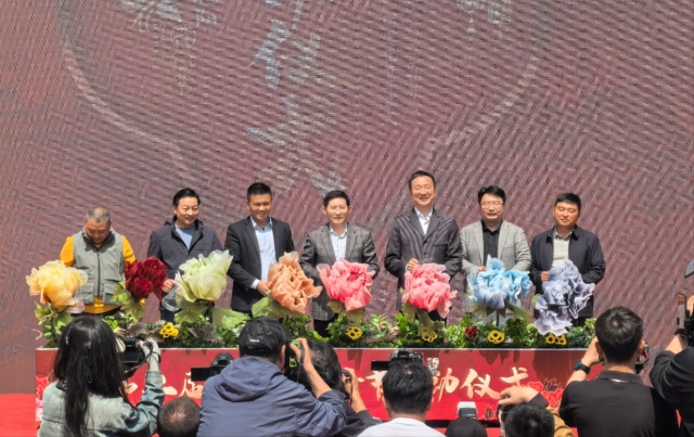 北京朝阳太阳宫5万株牡丹竞艳绽放_fororder_9838aa5c923b6c8d0b5e7f49e257b09