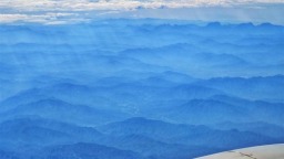 鸟瞰秦岭如巨幅水墨画