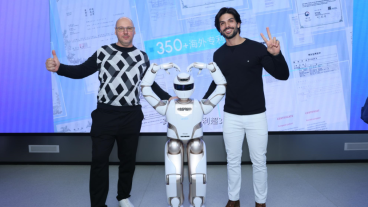 在北京遇见未来 丝路大V解锁北京新质生产力样本_fororder_ca08eb92ddef42e1aa76b479b0e5c152.1196x785