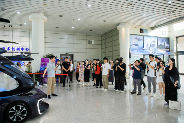 看科技与文化共舞 “万千气象看北京”网络名人海淀行活动举行_fororder_图片6