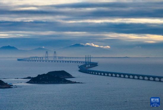 飞阅粤港澳大湾区跨江跨海通道群