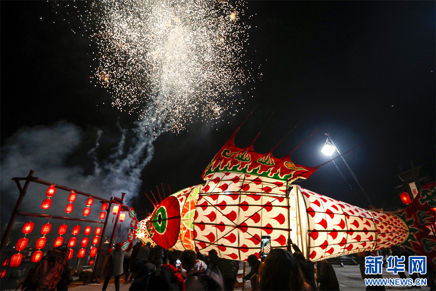 安徽黄山:呈坎古村闹鱼灯 安徽黄山:呈坎古村闹鱼灯