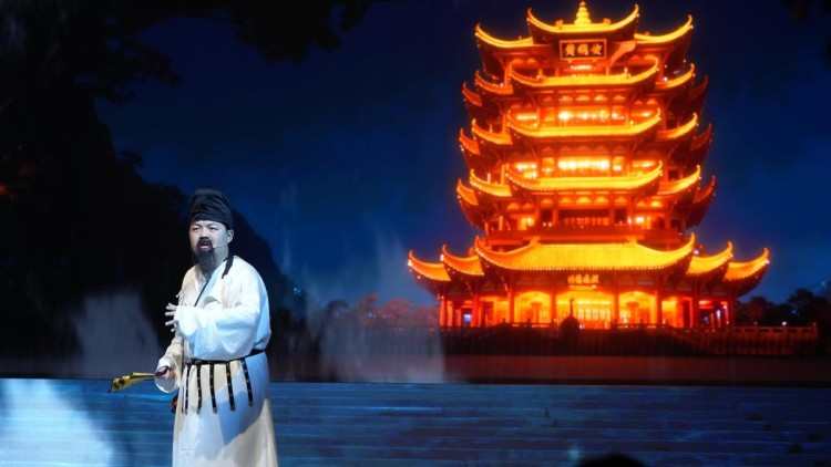 AI魔术+非遗点亮黄鹤楼！国内首部AI魔术戏剧《AI在黄鹤楼》持续热演