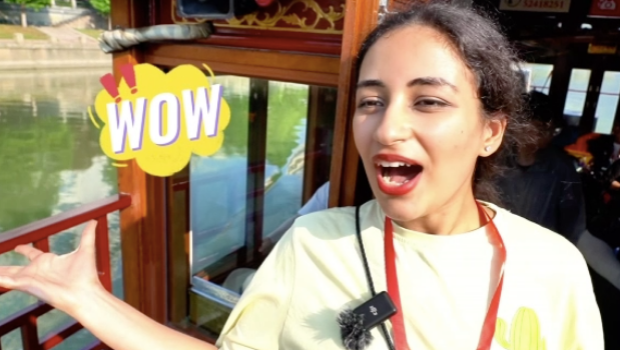 十里秦淮醉游人！外国网红泛舟外秦淮河，“Wow”声一片