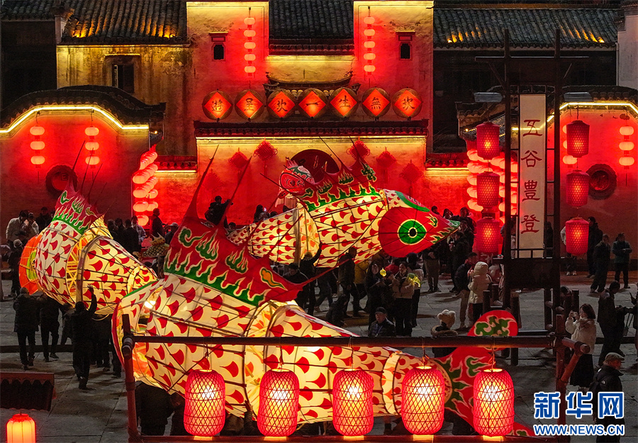 安徽黄山:呈坎古村闹鱼灯 安徽黄山:呈坎古村闹鱼灯